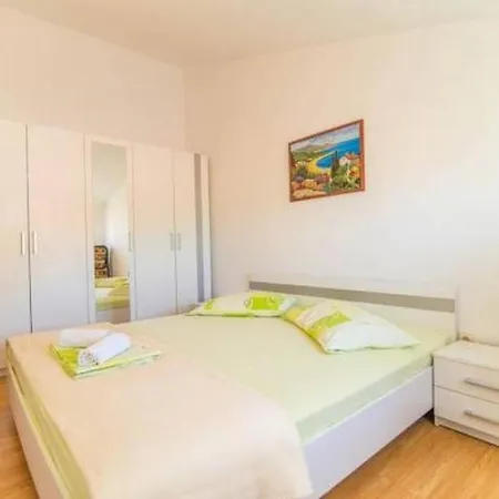 In With Sea View, Terrace, Air Conditioning, Wifi 5113-4 Dugi Rat